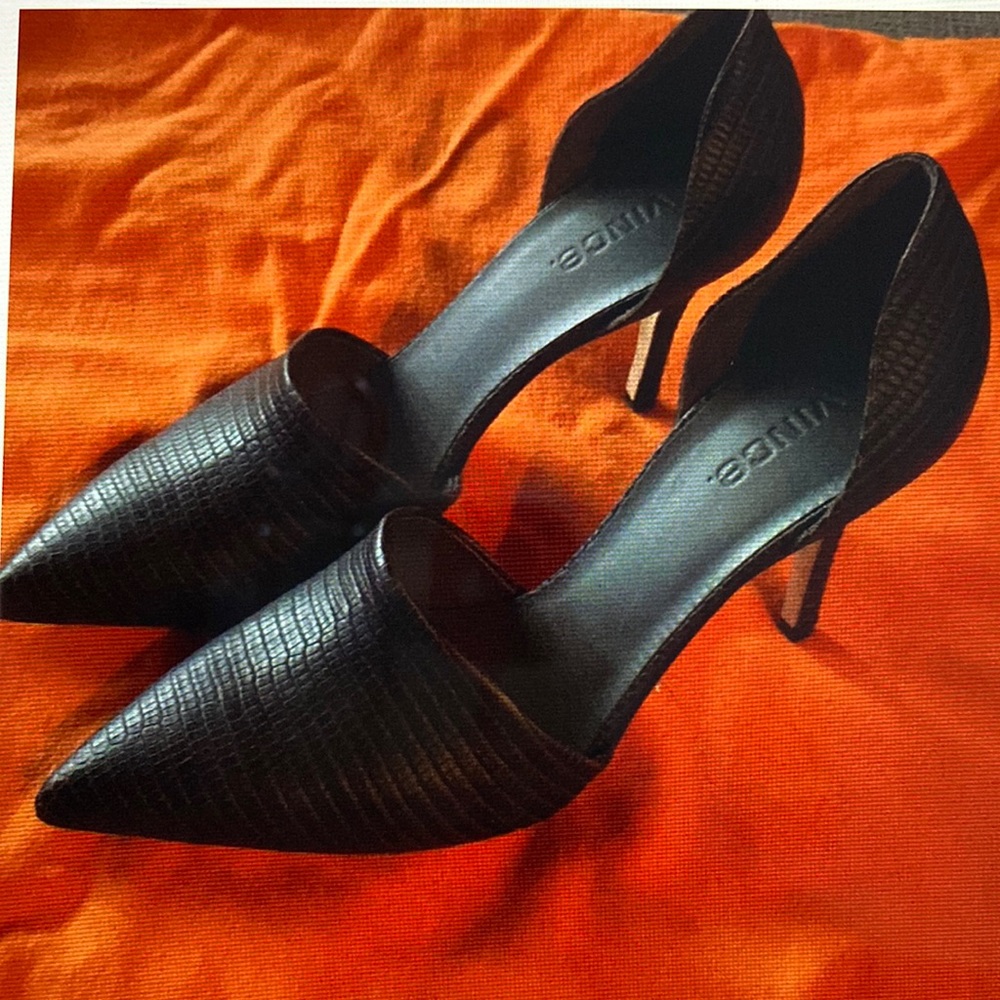 Vince Leather Detailed Textured Pumps Never Used Made in Italy 🇮🇹 Never Used